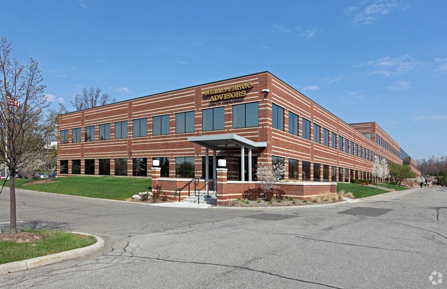 More Photos Of 31440 Northwestern Hwy, Farmington Hills Office For Lease