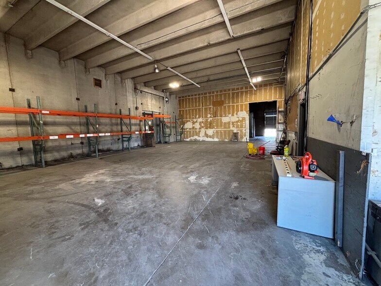 More Photos Of 215 S Pecos St, Denver Warehouse For Lease