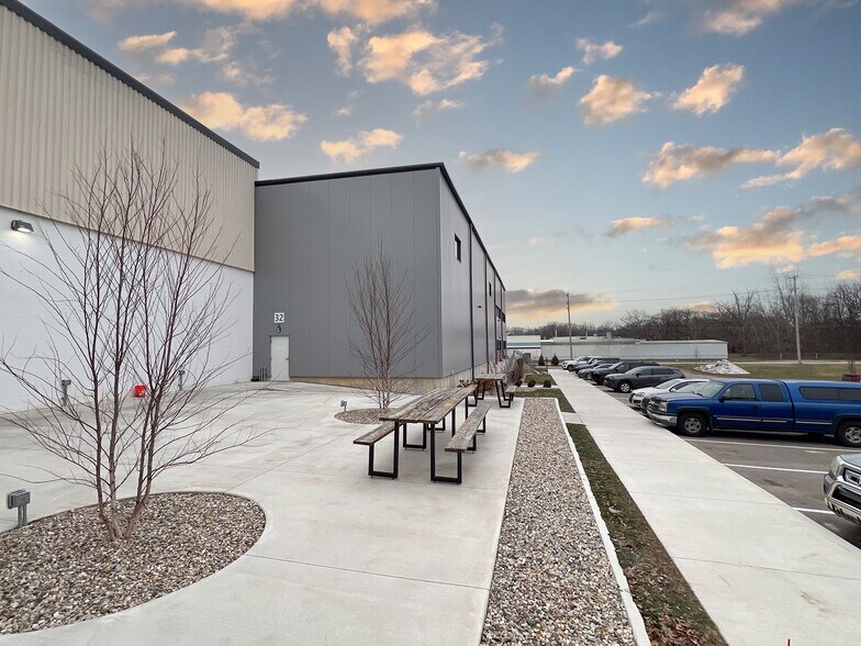 More Photos Of 2950 Prairie St SW, Grandville Manufacturing For Sale