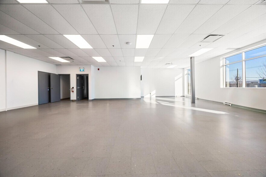 More Photos Of 1109-1129 Montée Masson, Laval Office For Lease