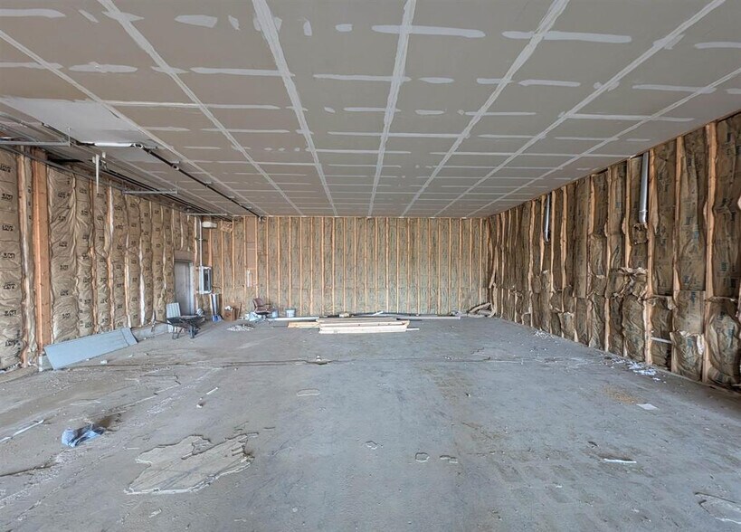 More Photos Of 208-216 N Main St, Creve Coeur Freestanding For Lease