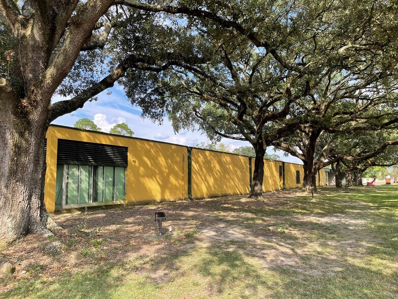 More Photos Of 5425 Florida Blvd, Baton Rouge Manufacturing For Sale