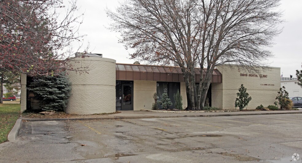 More Photos Of 2375 N Thompkins Ave, Bethany Medical For Sale