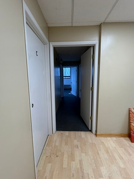 More Photos Of 25140 Lahser Rd, Southfield Office For Sale