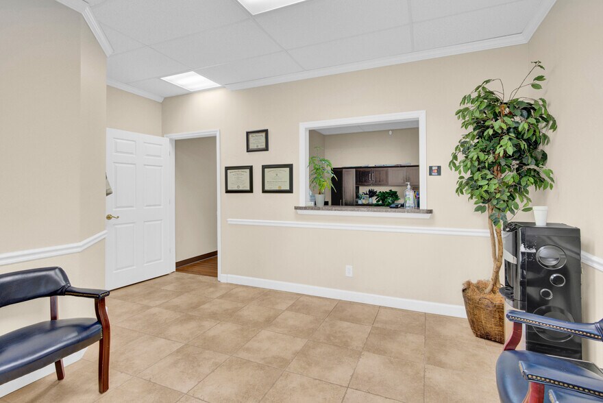 More Photos Of 460 S Main St, Davidson Medical For Lease