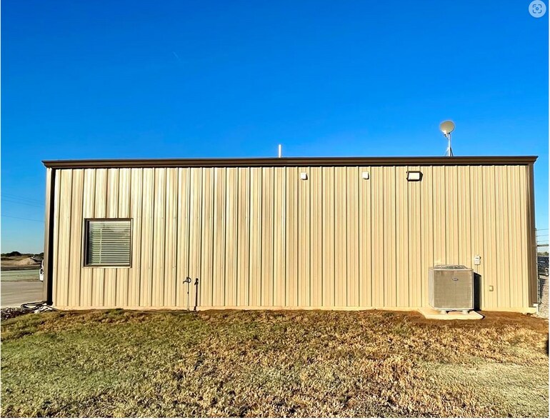 More Photos Of 404 Pikes Peak Rd, Chickasha Warehouse For Sale