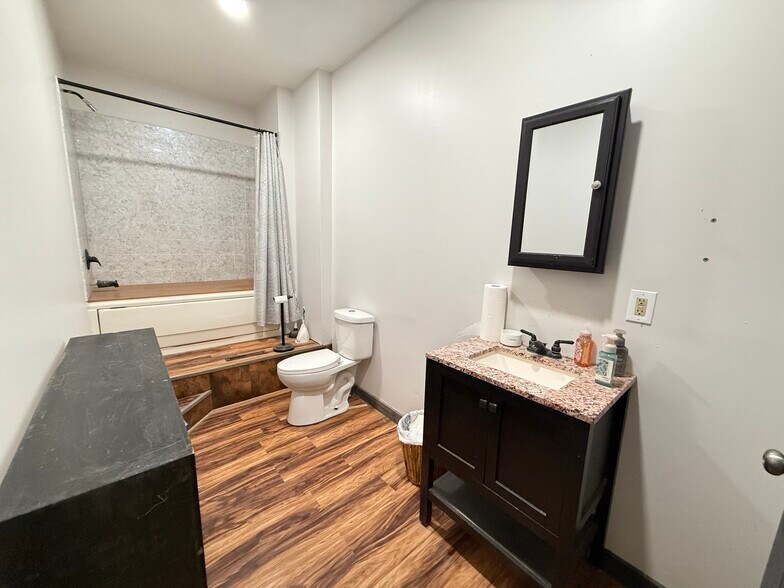 More Photos Of 121 Water St, Albany General Retail For Sale