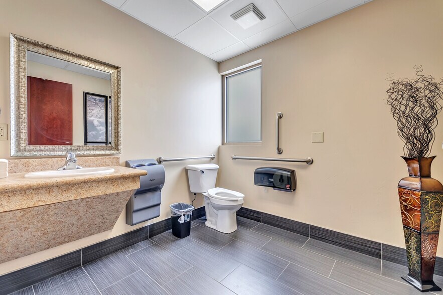 More Photos Of 2411 Holmgren Way, Green Bay Healthcare For Lease