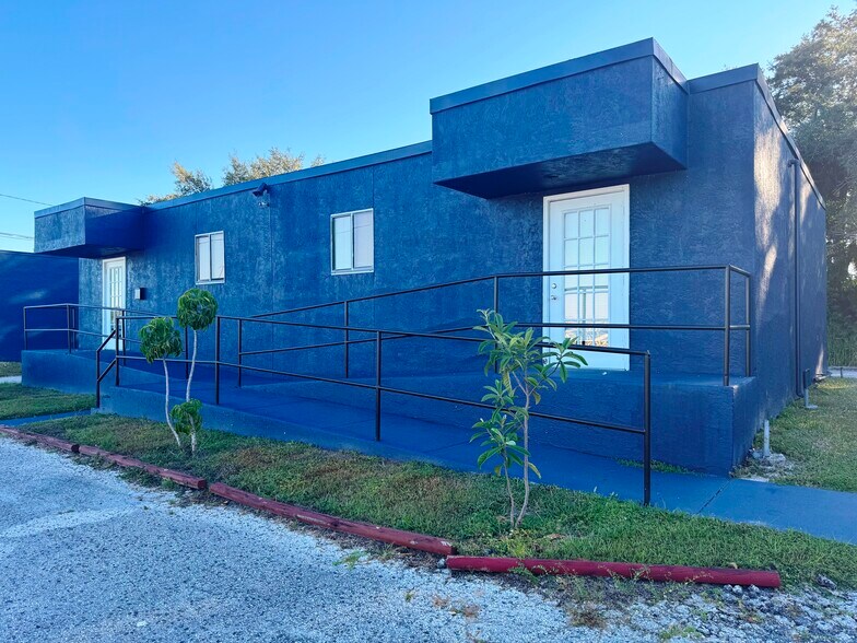 More Photos Of 5609 E Adamo Dr, Tampa Warehouse For Lease