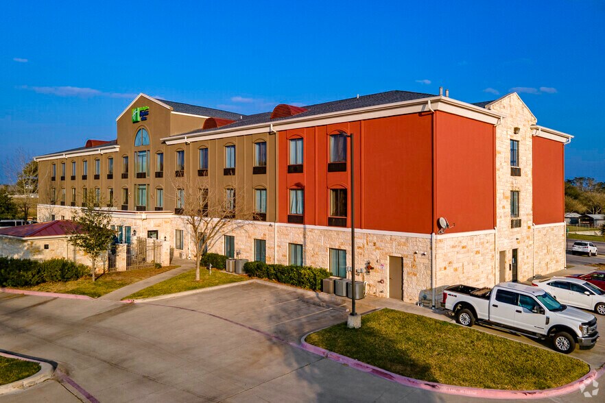 More Photos Of 2199 US 59, Beeville Hotel For Sale