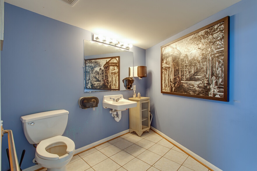 More Photos Of 12133 Neale Sound Dr, Cobb Island Restaurant For Sale