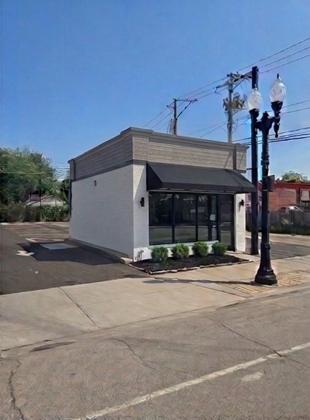 Primary Photo Of 1620 W Lawrence Ave, Chicago Storefront Retail Office For Lease