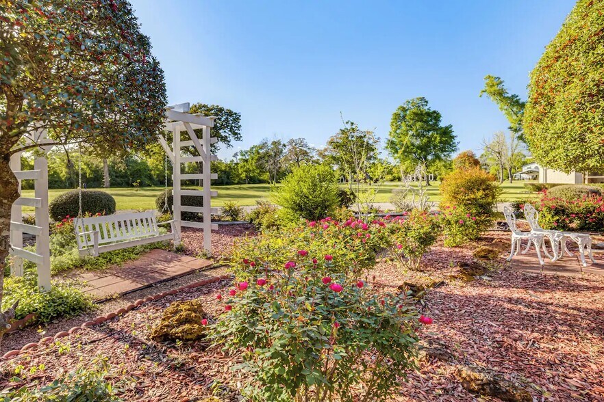 More Photos Of 601 N Shipp St, Madisonville Specialty For Sale