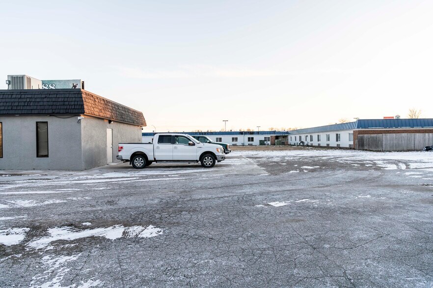 More Photos Of 1119 N 42nd St, Grand Forks Office For Lease