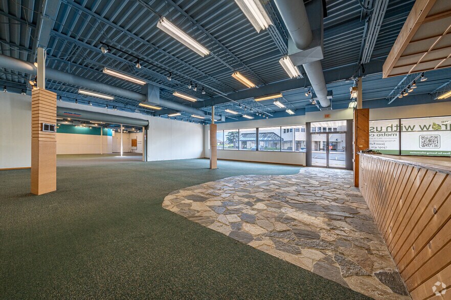 More Photos Of 4700 N University St, Peoria Freestanding For Sale