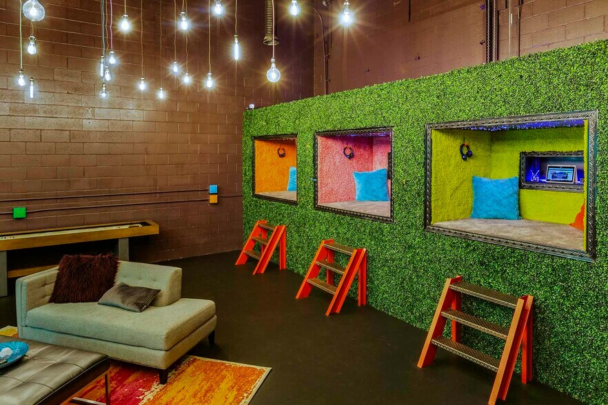 More Photos Of 10 Draper St, Woburn Warehouse For Sale