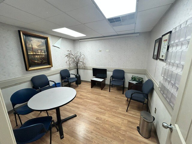 More Photos Of 414 Old Morgantown Rd, Bowling Green Office For Sale