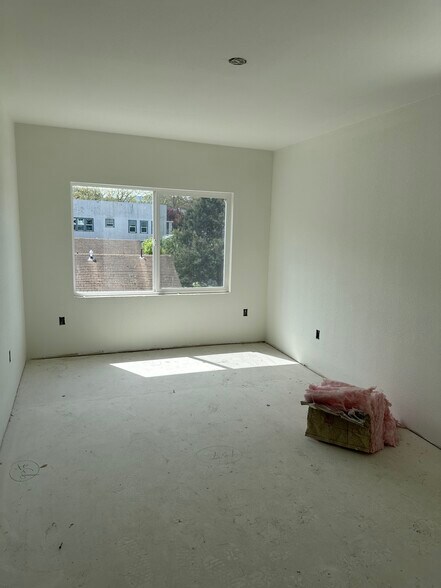 More Photos Of 722 Locust St, Garberville Storefront Retail Residential For Sale