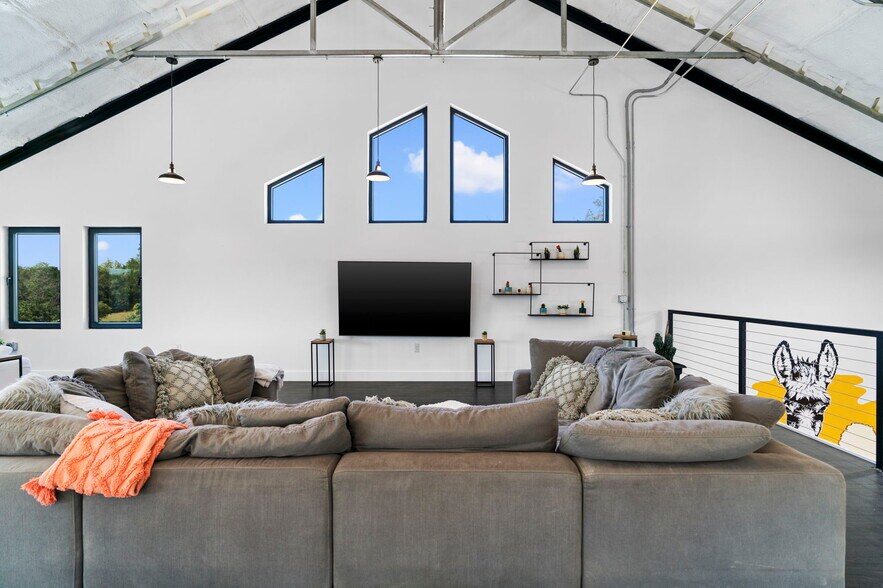 More Photos Of 12701 Trails End Rd, Leander Specialty For Sale