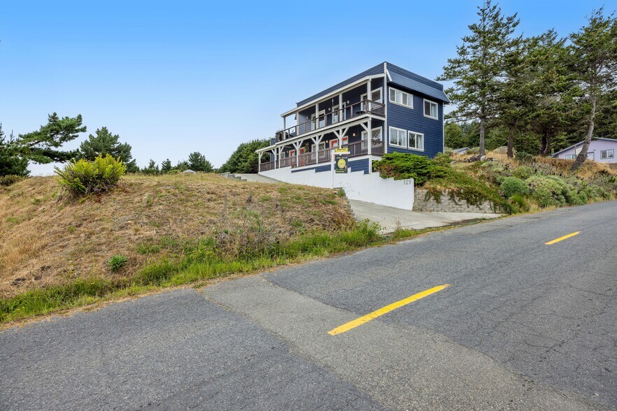 More Photos Of 129 Lower Pacific Dr, Whitethorn General Retail For Sale