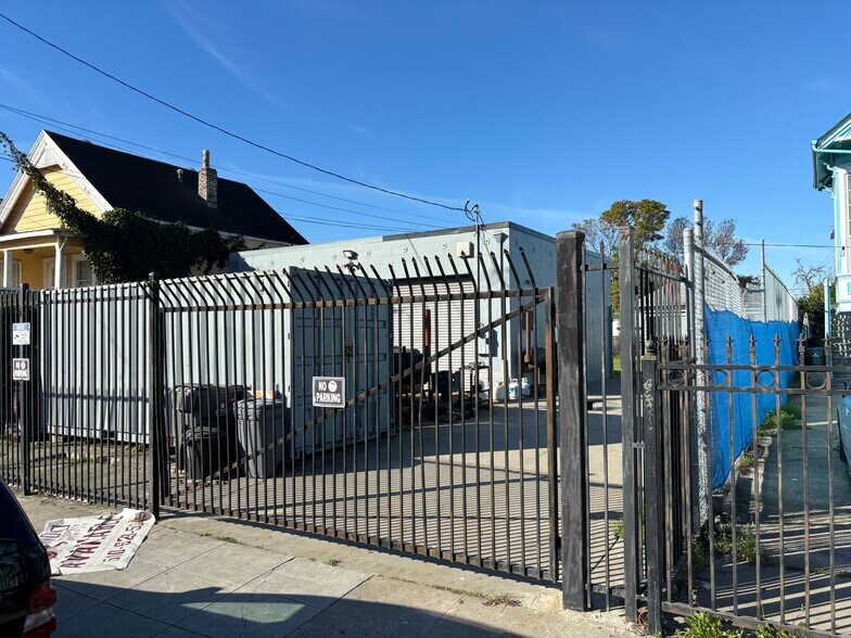 More Photos Of 2429 Market St, Oakland Warehouse For Sale