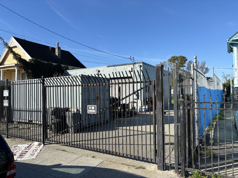 More Photos Of 2429 Market St, Oakland Warehouse For Sale