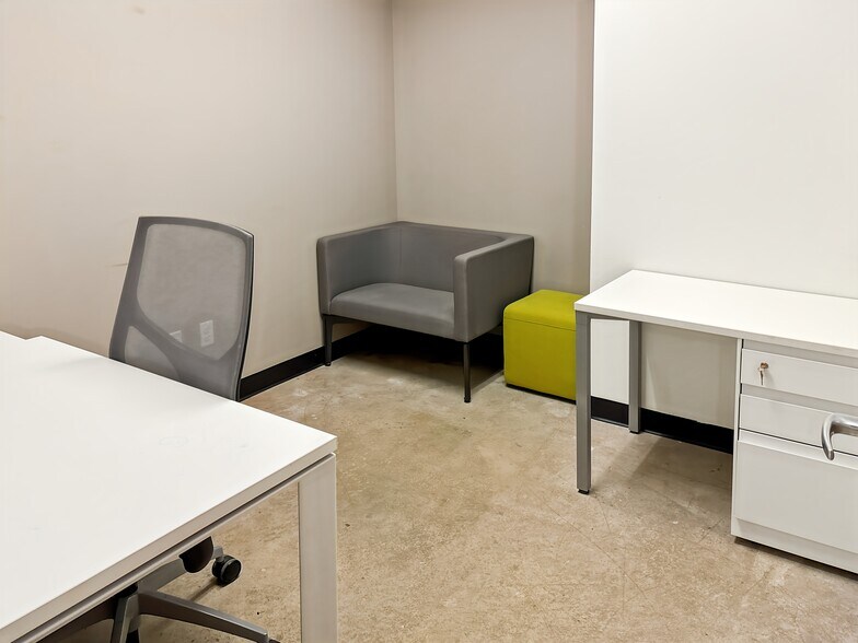More Photos Of 5113 S Harper Ave, Chicago Coworking Space