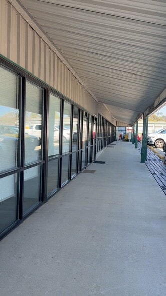 Primary Photo Of 31007-a W IH-10, Boerne Unknown For Lease