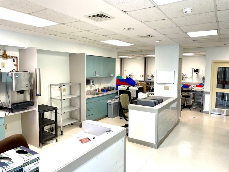 More Photos Of 17 Seekonk St, Providence Medical For Lease