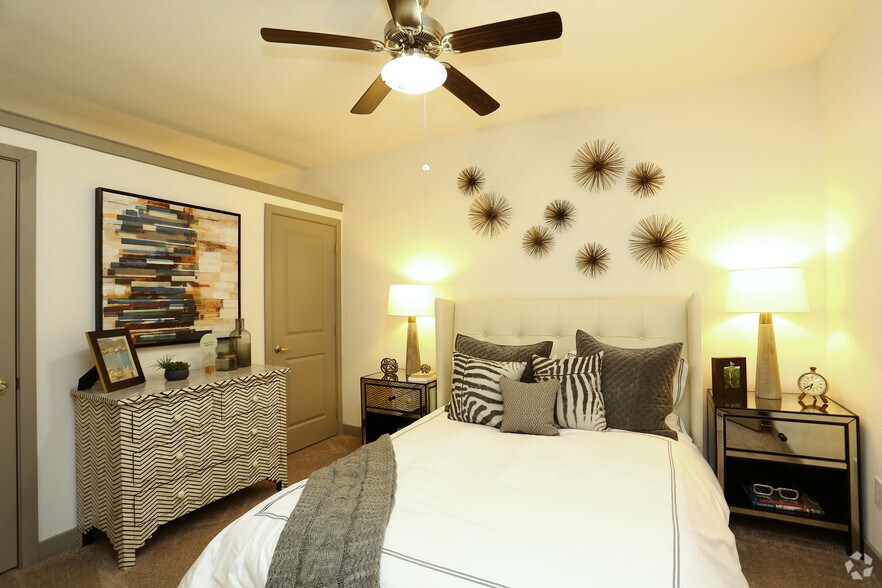 More Photos Of 403 E Koenig Ln, Austin Apartments For Lease