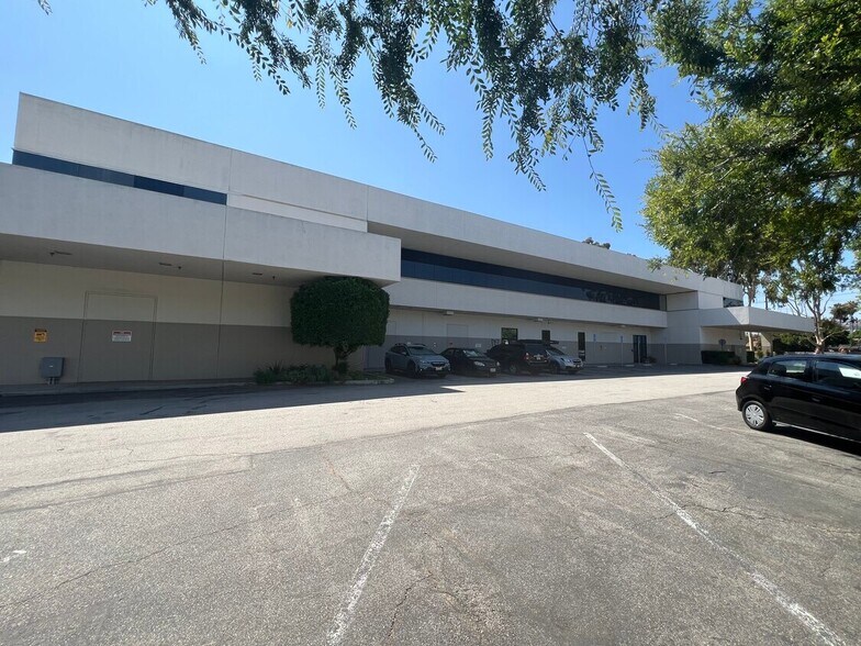 More Photos Of 3220 Winona Ave, Burbank Research And Development For Lease