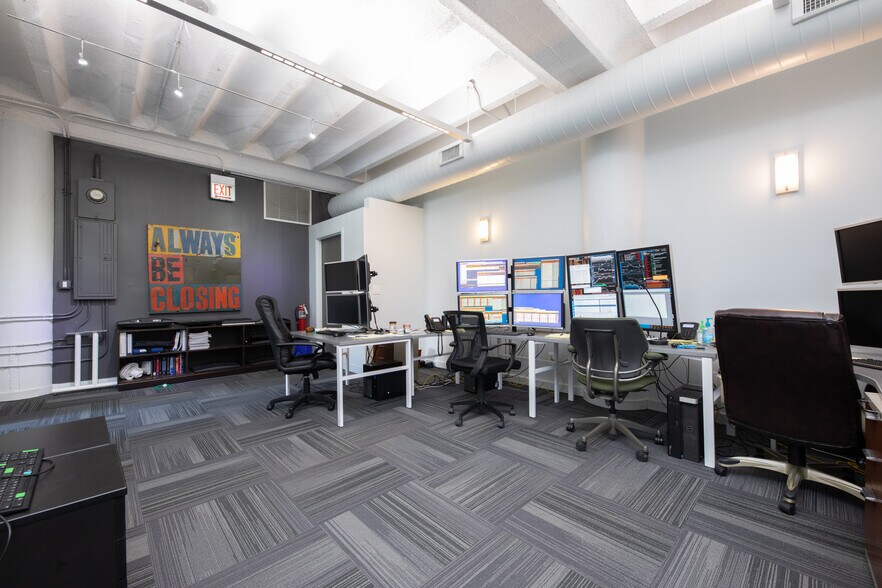 More Photos Of 401 W Superior St, Chicago Office For Lease