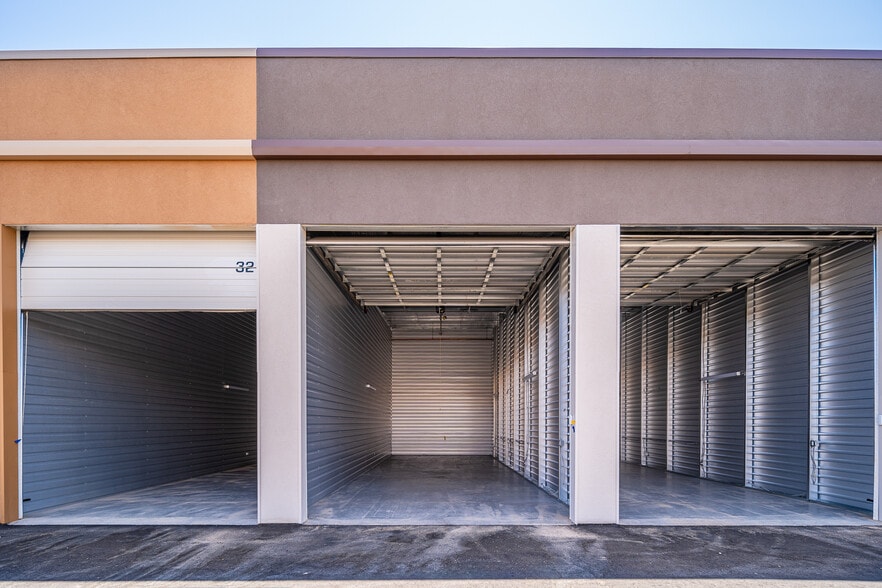 More Photos Of 390 Enterprise Pl, Chandler Self Storage For Sale
