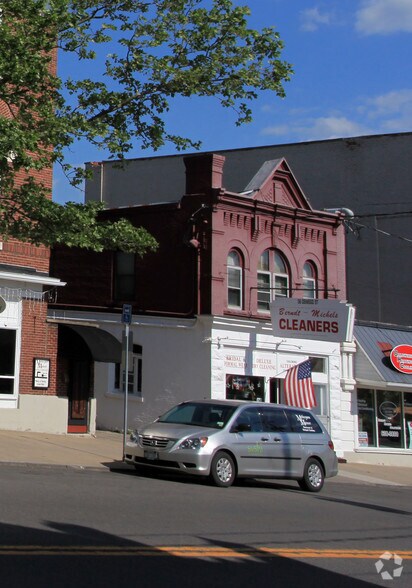 More Photos Of 56 Oswego St, Baldwinsville Storefront For Lease