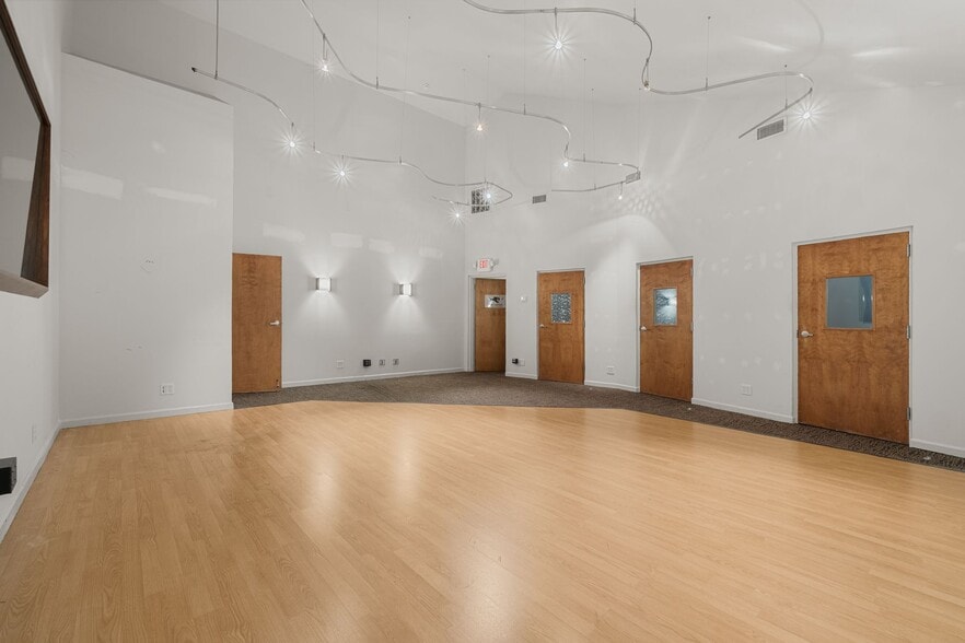 More Photos Of 515 E Iris Dr, Nashville Loft Creative Space For Sale