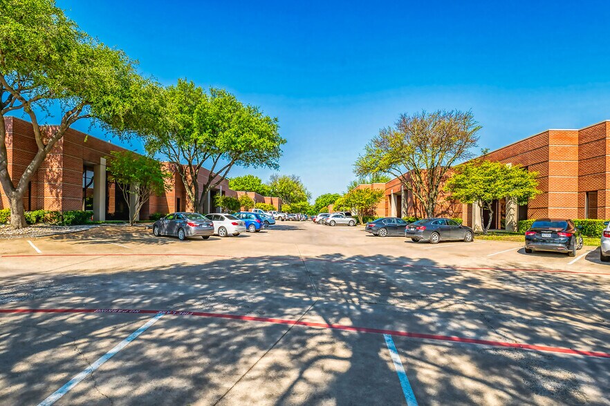 More Photos Of 681 N Plano Rd, Richardson Showroom For Lease