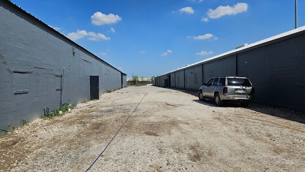 More Photos Of 4200 Blaffer St, Houston Warehouse For Sale