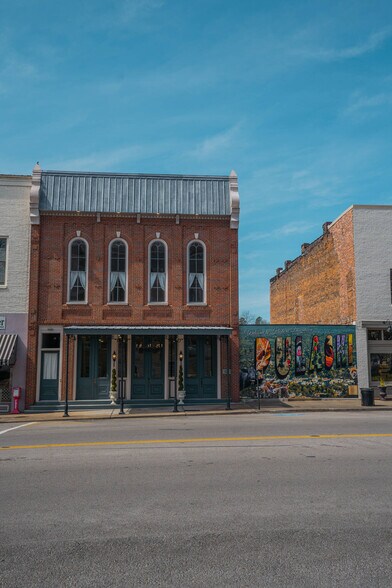 More Photos Of 116 N 2nd St, Pulaski Storefront Retail Residential For Lease