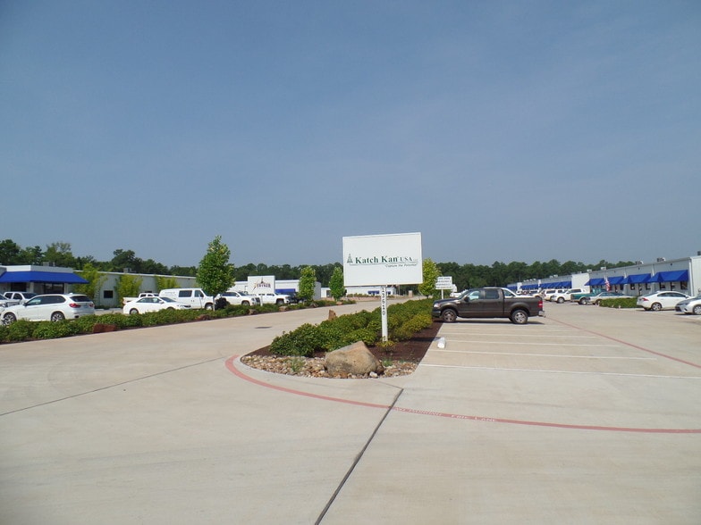 More Photos Of 13614 Poplar Cir, Conroe Warehouse For Lease
