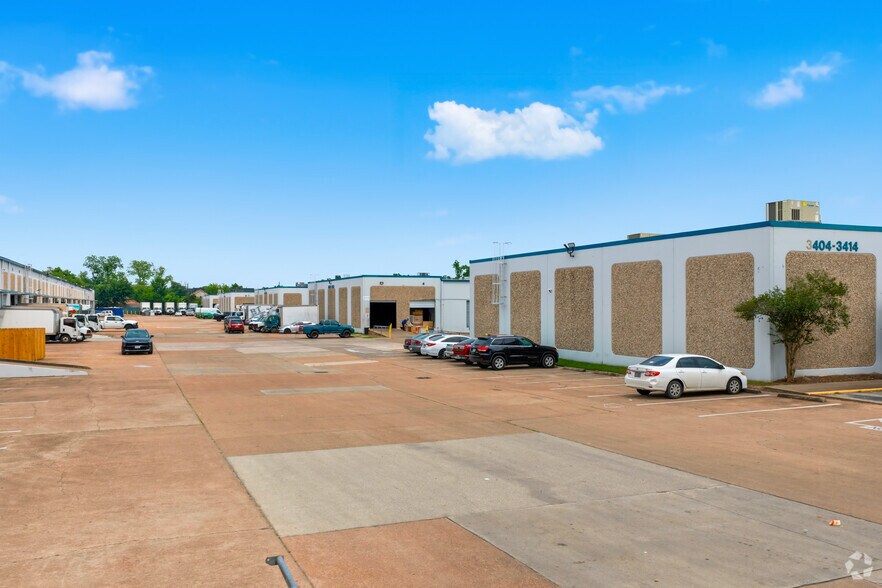 More Photos Of 3404-3556 Yale St, Houston Unknown For Lease