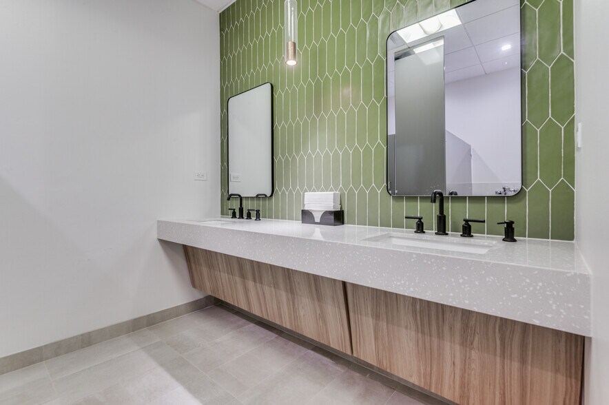 More Photos Of 2323 Victory Ave, Dallas Office For Lease