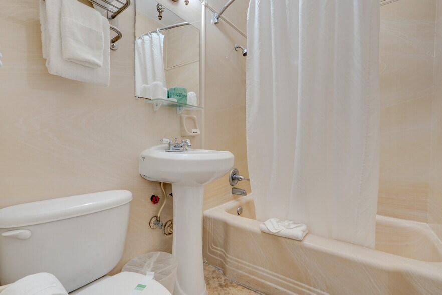 More Photos Of 1680 James Ave, Miami Beach Hotel For Sale