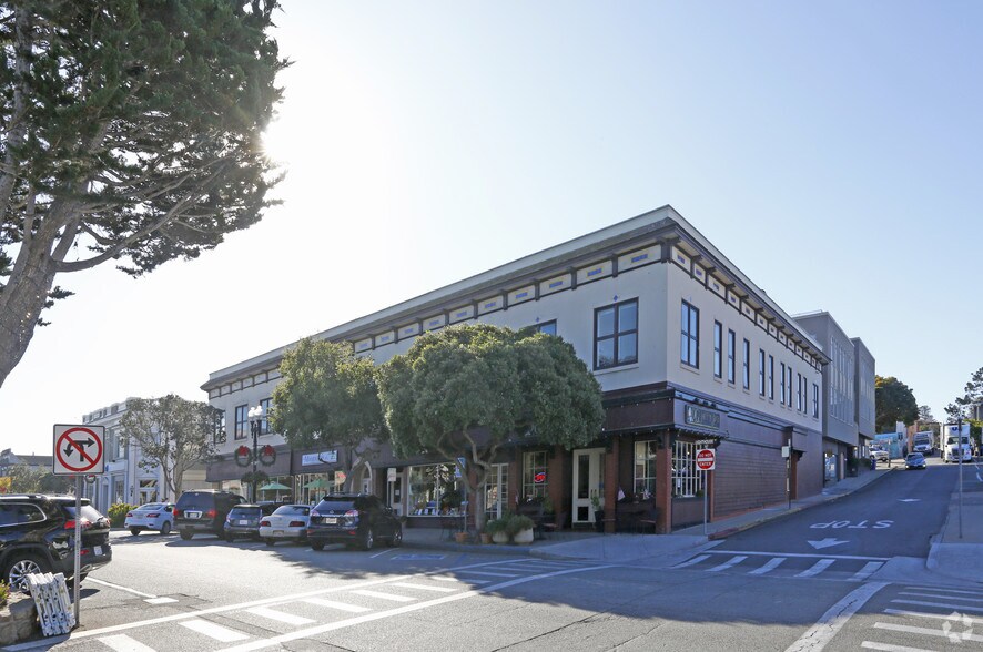 More Photos Of 581-599 Lighthouse Ave, Pacific Grove Storefront Retail Office For Lease