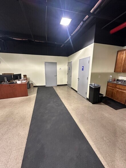 More Photos Of 1819 Flushing Ave, Ridgewood Warehouse For Lease