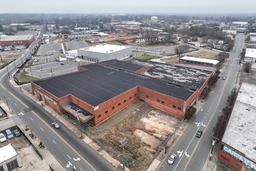 More Photos Of 916 Patterson Ave, Winston-Salem Warehouse For Lease