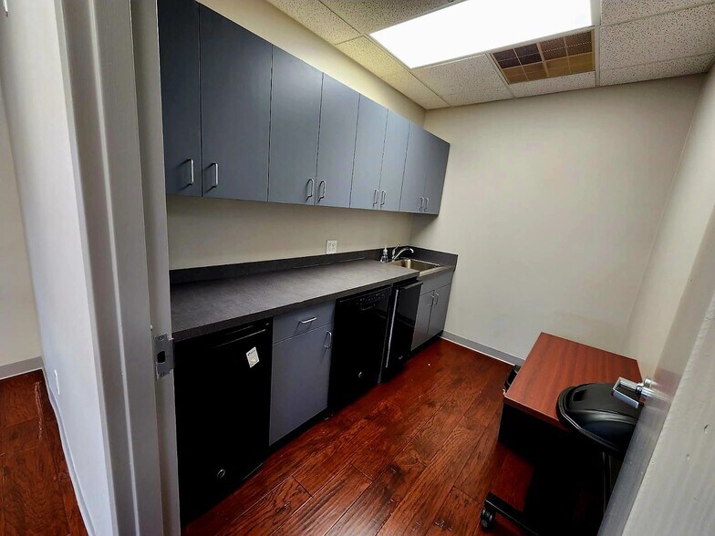 More Photos Of 5050 Poplar Ave, Memphis Office For Lease