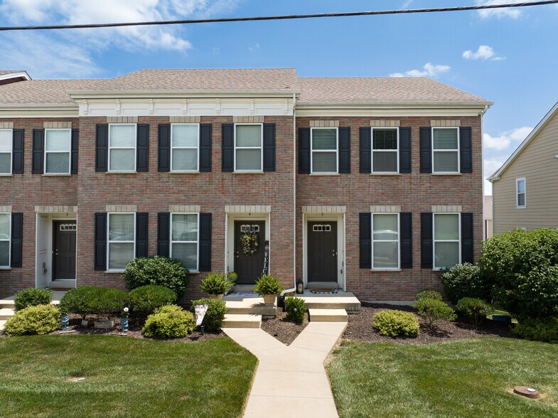 More Photos Of 238 W Wellspring Way, Saint Charles Apartments For Sale