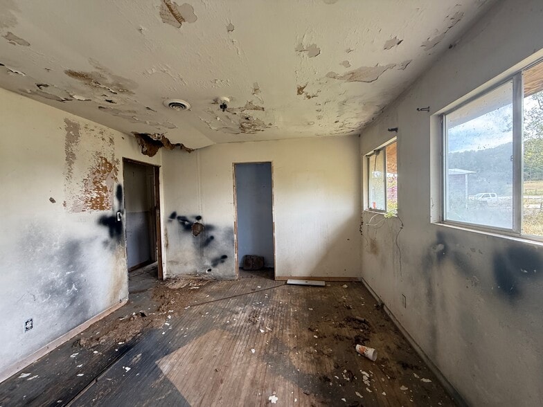 More Photos Of 2033 Winchester Rd, Anniston Flex For Sale