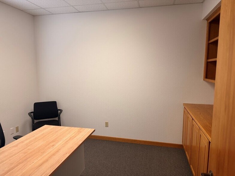 More Photos Of 1933 Central Ave, Mckinleyville Office For Lease