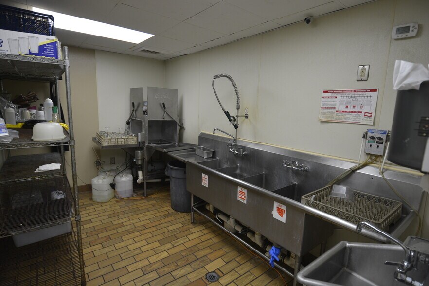 More Photos Of 101 N Us-17, Palatka Drugstore For Sale